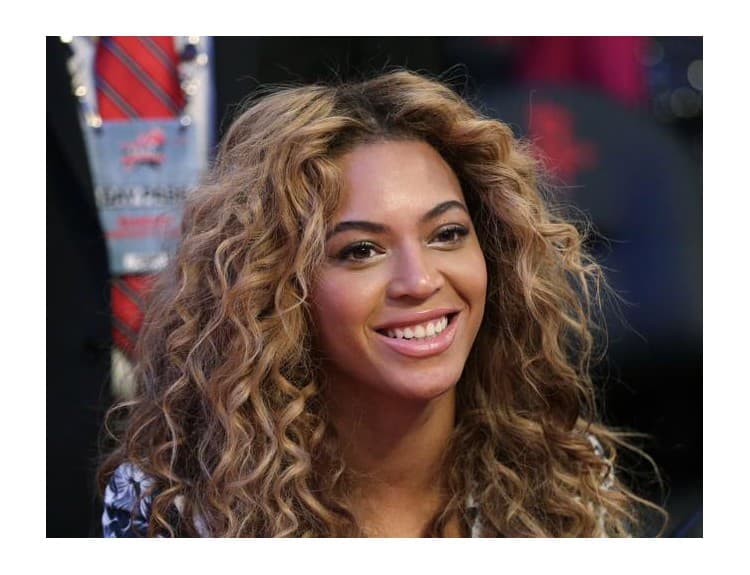 Výber z bulváru: Beyoncé nie je tehotná, George Michael zostáva v nemocnici