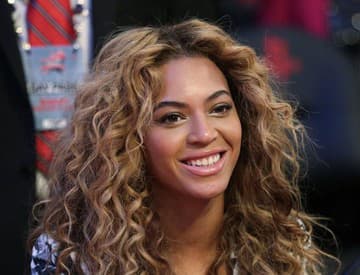 Výber z bulváru: Beyoncé nie je tehotná, George Michael zostáva v nemocnici