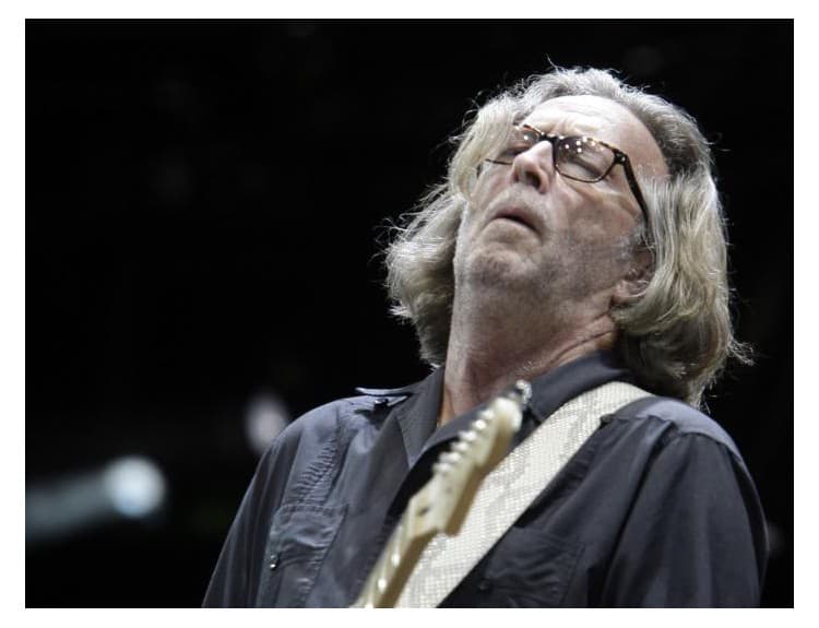 Eric Clapton zrušil dnešný koncert vo Viedni, musí ísť na operáciu