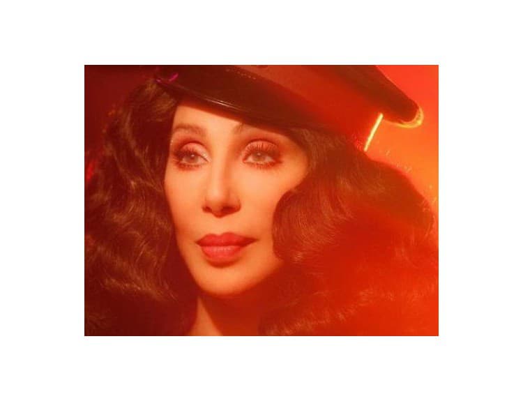 Cher miluje pin-up girls: Pozrite si video k jej comebacku Woman's World!
