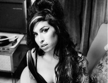 Brat Amy Winehouse tvrdí, že ju zabila bulímia