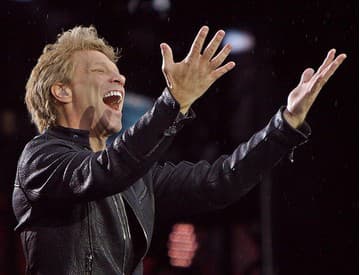 Rockovú smršť menom Bon Jovi nezastavil v Prahe ani prudký lejak