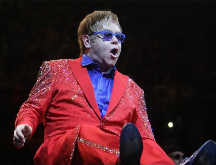 Elton John aj Plácido Domingo musia pre zdravotné problémy rušiť koncerty