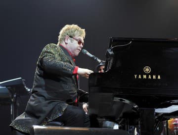 Elton John je rád, že je nažive a stihol dokončiť svoj 30. album