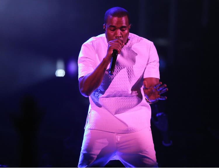 Týždeň v hip-hope: Kanye West predstavil čierneho skinheada