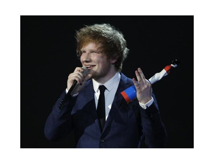 Ed Sheeran nahrával so skupinou Rudimental a raperom The Gameom