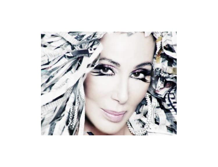 Cher je späť s novým klipom: Takúto (pra)babičku ste ešte nevideli!