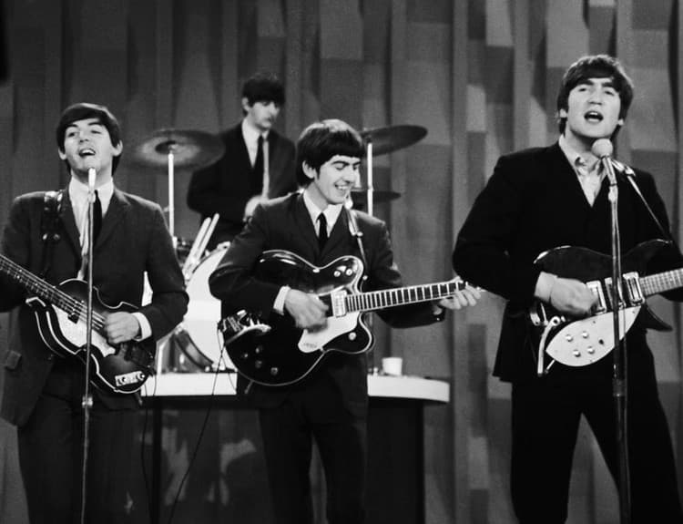 Pred 50 rokmi vyšiel singel, ktorý z The Beatles spravil popové superhviezdy