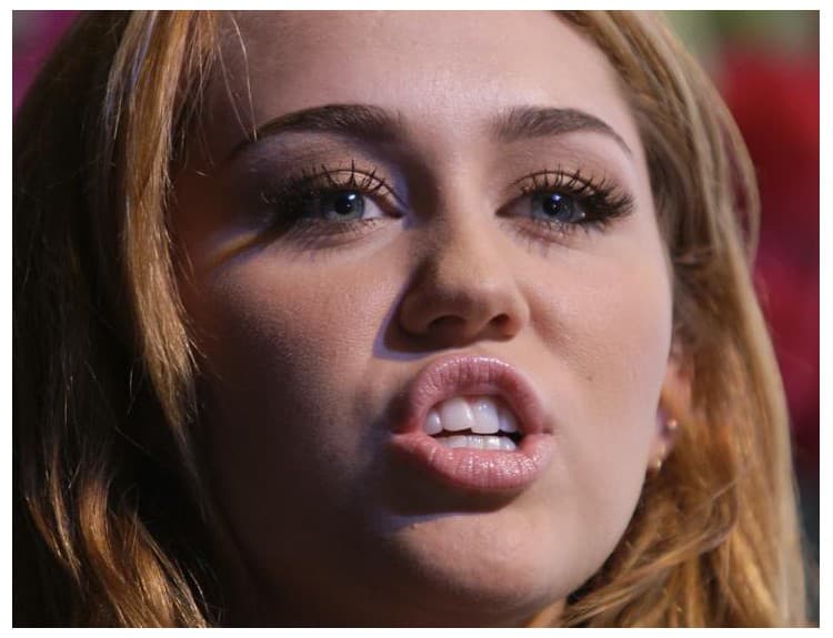 Miley Cyrus zverejnila novú skladbu Wrecking Ball