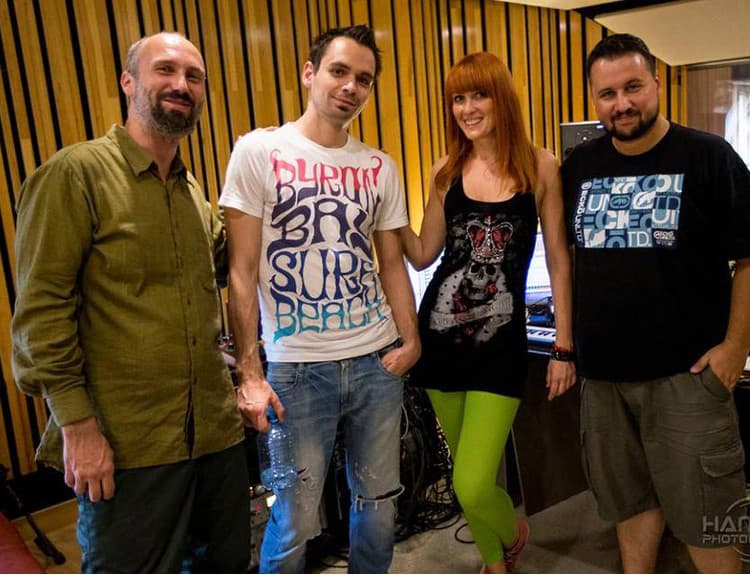 Bratislavská skupina Bloom nahráva debut v štúdiu LVGNC