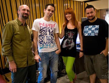 Bratislavská skupina Bloom nahráva debut v štúdiu LVGNC