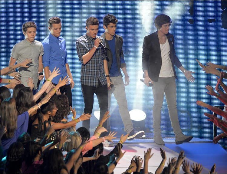 One Direction prezradili názov albumu, Bieber zverejnil nový song