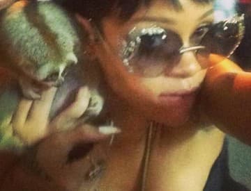 Rihanna sa v Thajsku odfotila s poloopicou, zatkli za to dvoch mužov