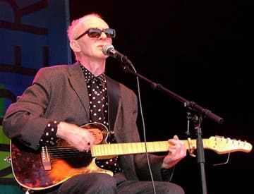 Zomrel Philip Chevron, gitarista legendárnych The Pogues Zomrel Philip Chevron, gitarista legendárnych The Pogues
