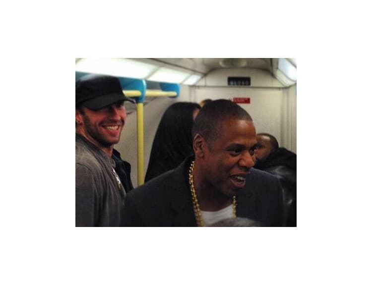 Jay Z a Chris Martin prišli na koncert metrom. Pozrite si ich spoločné vystúpenie