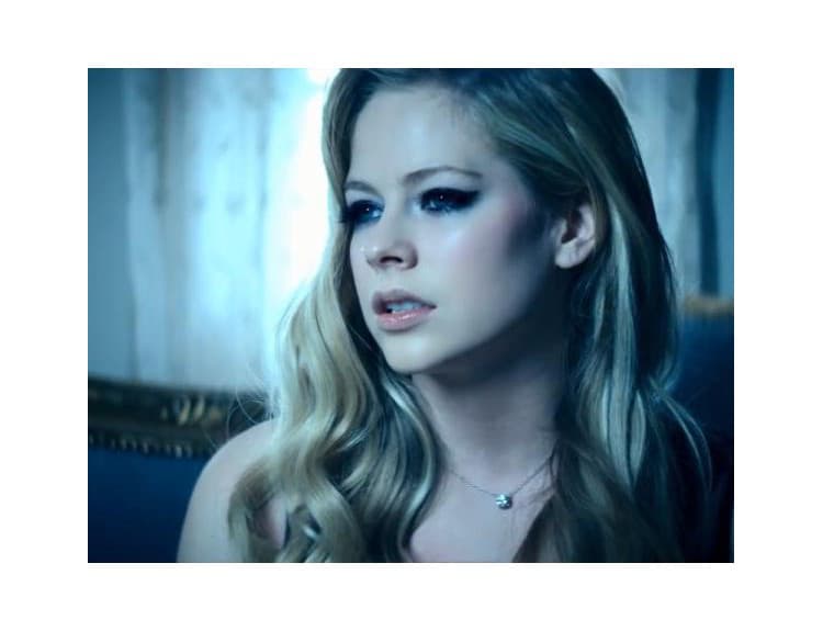 Manželstvo jej prospieva: Očarujúca Avril Lavigne v klipe s Chadom Kroegerom