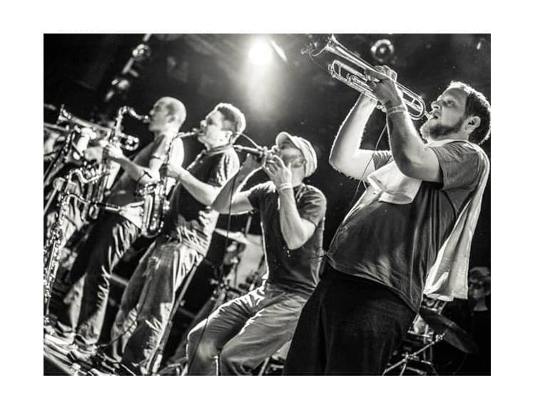 Americký Youngblood Brass Band už zajtra ovládne bratislavský LOFT!