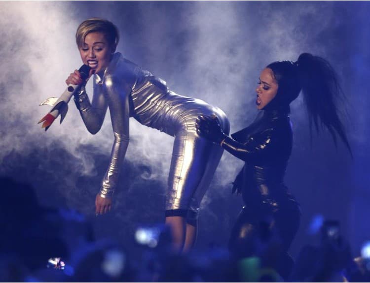 Európske ceny MTV: Večer bez hrdinov v znamení sfajčenej Miley Cyrus!
