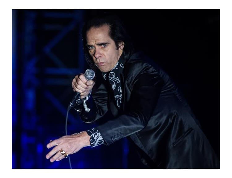 Nick Cave aj po deviatich mesiacoch turné odovzdáva na pódiu všetko