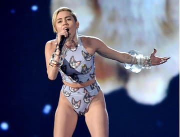 10 najsledovanejších klipov roku 2013: Miley Cyrus na prvom aj druhom mieste