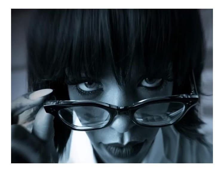 Rihanna si v klipe The Monster zahrala Eminemovu psychoterapeutku