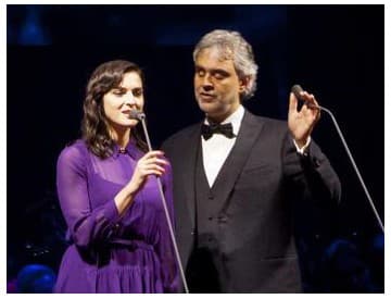 Jane Kirschner zahral k narodeninám orchester Andreu Bocelliho