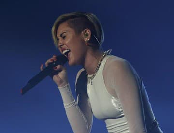 Miley Cyrus má obavy, že ju nikto nebude milovať pre to, aká je