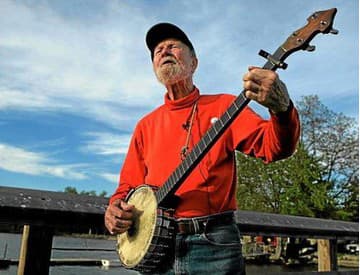 Vo veku 94 rokov zomrel folkový hudobník Pete Seeger
