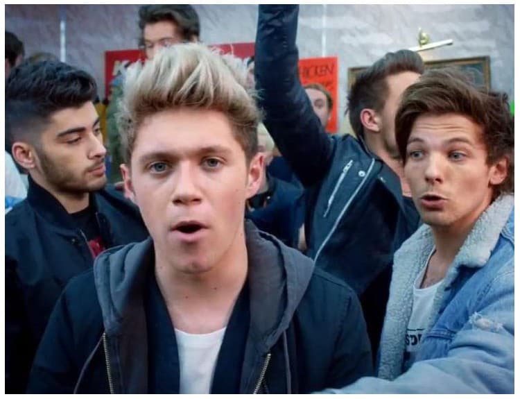 One Direction predviedli v novom klipe nočnú zábavu vrcholiacu krádežou 