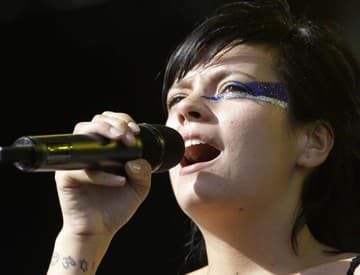 Lily Allen chytila druhý dych. Po návrate na scénu má ďalší klip aj pieseň k seriálu