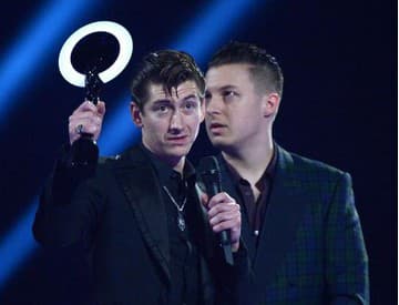 Brit Awards 2014: Rock'n'roll nikdy nezomrie, tvrdia víťazi Arctic Monkeys