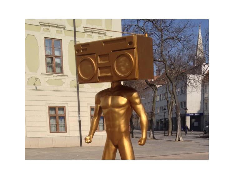 Radio_Head Awards má sochu na bratislavskom Hlavnom námestí