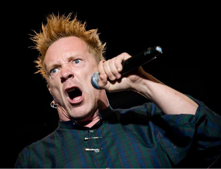Z pankáča hviezda muzikálu: Spevák Sex Pistols opäť prekvapil!