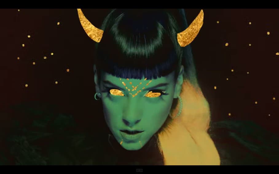 Lily Allen vo videoklipe Sheezus