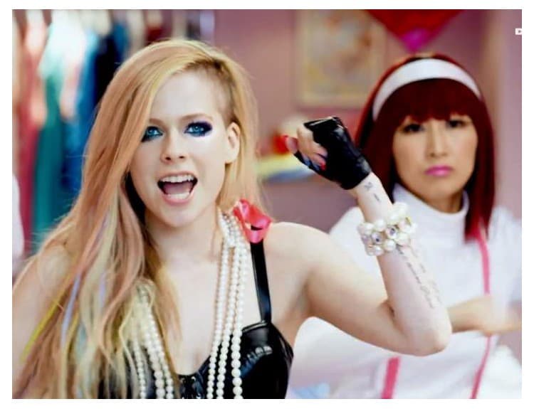 Avril Lavigne si zavarila: Fanúšikovia aj médiá označili jej klip za katastrofu
