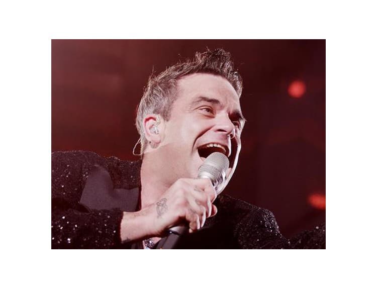 Robbie Williams v Prahe: Svadba s fanúšičkou, duet s otcom a šou, ktorá má gule