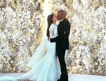 Svadobná fotka Kim Kardashian a Kanyeho Westa zlomila rekord Instagramu