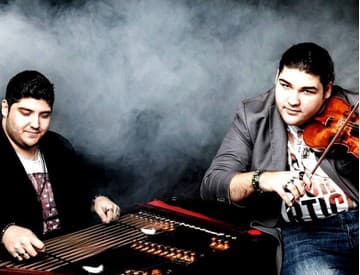 R2 Brothers predstavujú svetové hity netradične – na cimbale a husliach R2 Brothers predstavujú svetové hity netradične – na cimbale a husliach