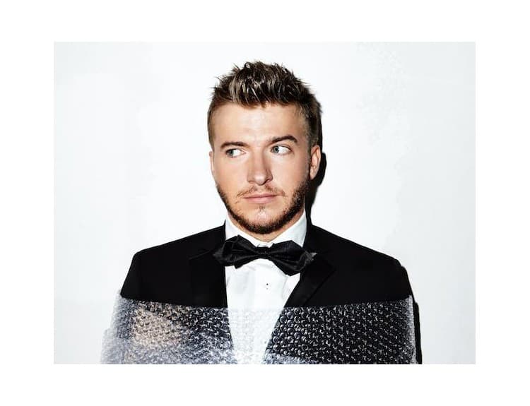 Martin Madej s novým klipom: Tanečná energia, štýl á la Timberlake a... Ferrari!