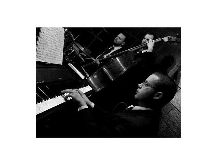Formácii Swing Society Orchestra zablahoželá k narodeninám aj Peter Lipa