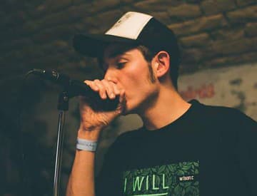 Pjoni posúva urbánny zvuk do nových sfér. Vypočujte si EP Towns Pjoni posúva urbánny zvuk do nových sfér. Vypočujte si EP Towns