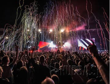 AKCIA: Dva tanečné festivaly a k tomu štýlové slúchadlá JBL za polovičnú cenu!
