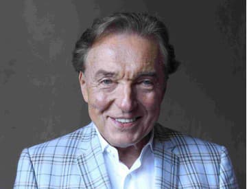 Karel Gott nestarne: Pokrstil DVD plné hviezd a chystá nový album Karel Gott nestarne: Pokrstil DVD plné hviezd a chystá nový album