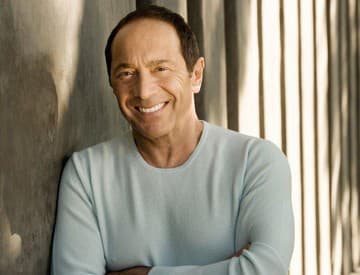 Paul Anka pre chorobu presunul koncert. V Prahe vystúpi až zajtra Paul Anka pre chorobu presunul koncert. V Prahe vystúpi až zajtra