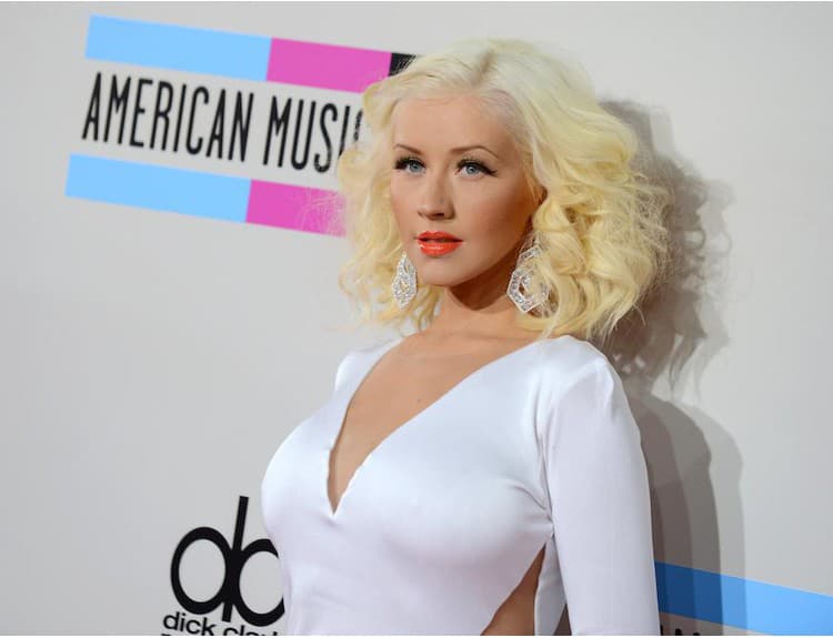Christina Aguilera porodila dcéru. Nazvali ju letný dážď