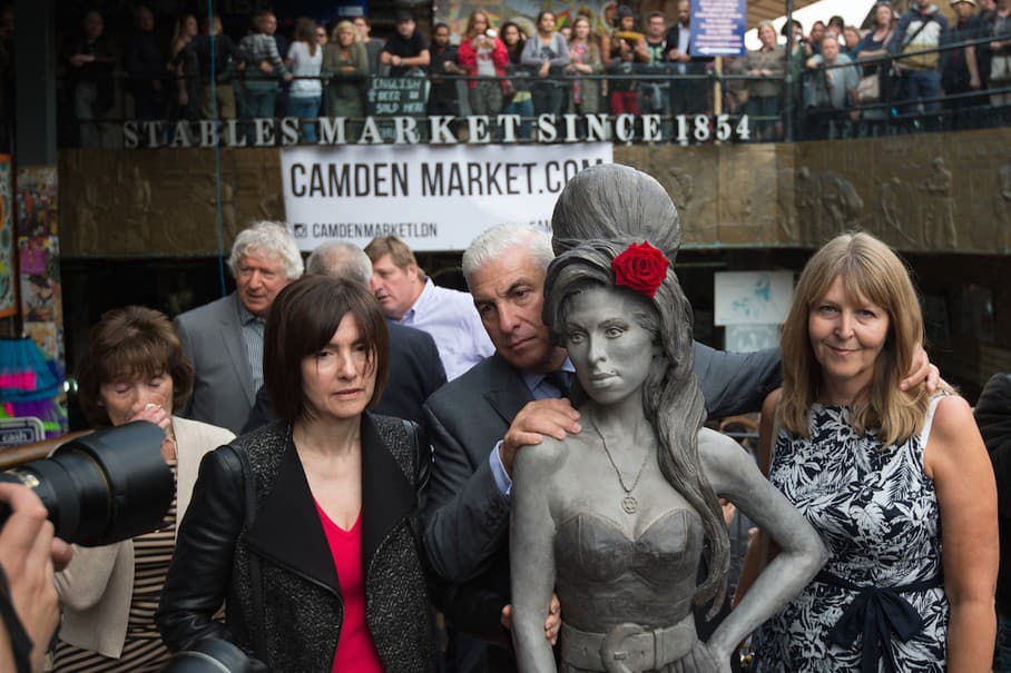 socha Amy Winehouse v Camden Town