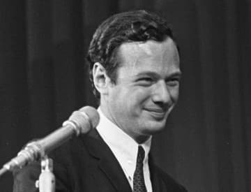 Brian Epstein, manažér a strojca úspechu The Beatles, sa narodil pred 80 rokmi