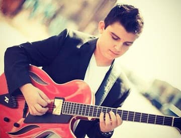 Úspech Andreasa Váradyho: 17-ročný gitarový zázrak nominovali na MOBO Awards!