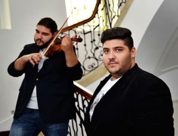 R2 Brothers nahrali Vivaldiho najznámejší sonet v spojení rocku, huslí a cimbalu R2 Brothers nahrali Vivaldiho najznámejší sonet v spojení rocku, huslí a cimbalu
