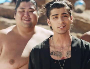 One Direction prekvapili: Pozrite si šialený nový klip s Dannym DeVitom! One Direction prekvapili: Pozrite si šialený nový klip s Dannym DeVitom!